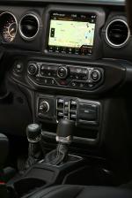 Jeep Wrangler Unlimited Sahara 2018 года (UAE)